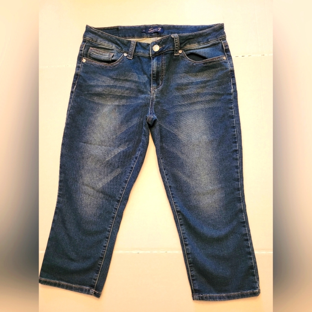 7 For All Mankind Women's Jeans Capris/Crops, SZ 14, Med Wash, Pre-Owned